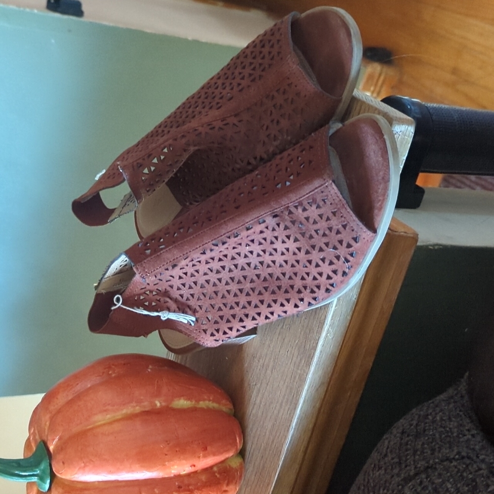 Women's shoes